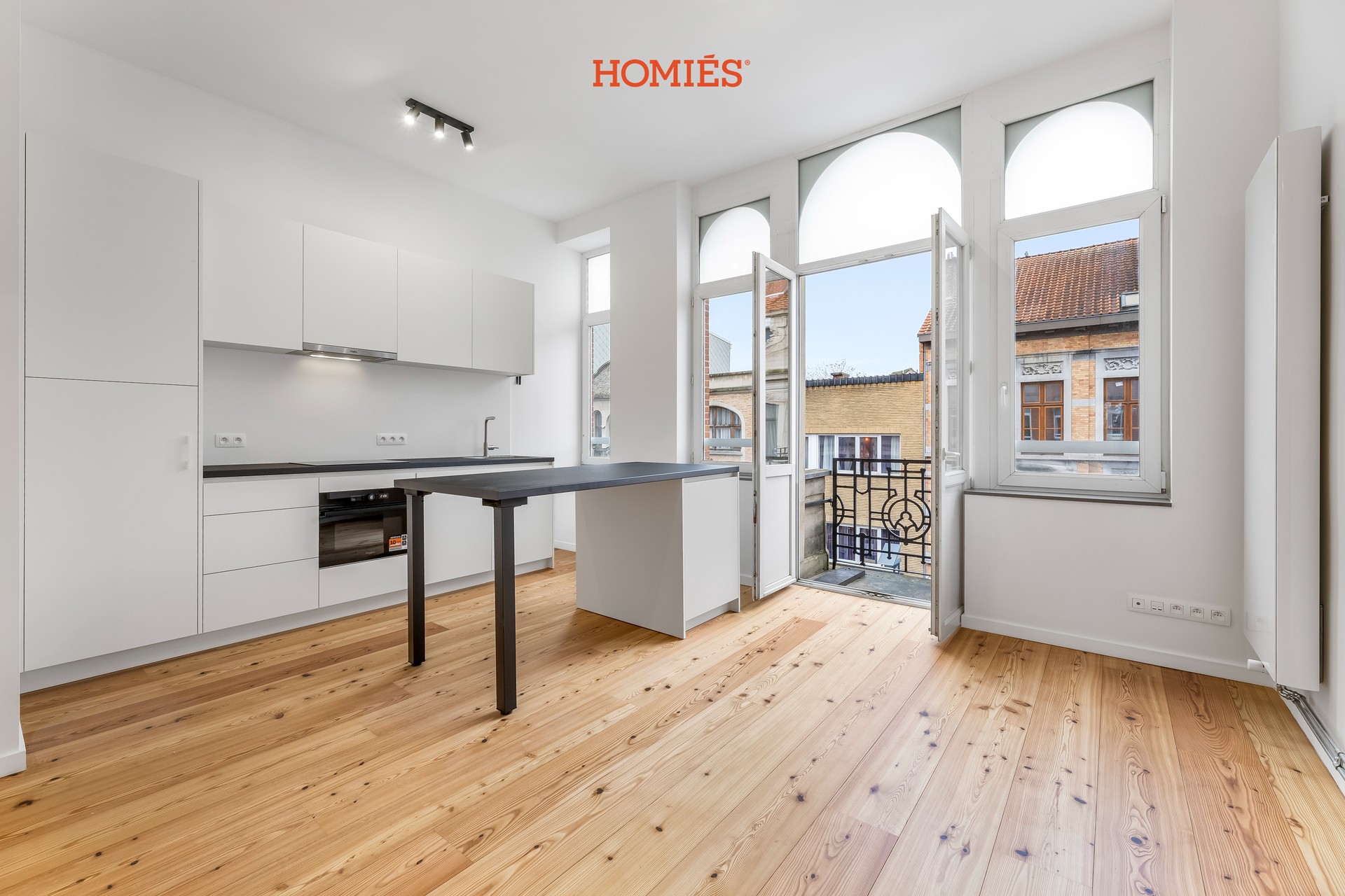Gerenoveerd appartement met terras/balkon in historisch pand - photo 1