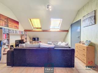 SOUS OPTION Situé au coeur de Tubize, bel appartement une chambre situé au 2ème étage d'une petite résidence sans charges. Il se compose d'un...