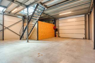This recent SME unit for sale, with a total usable area of approximately 188 m², is located at the port of Ghent (Evergem). Due to its proximity...