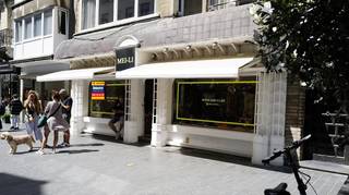 Hoogwaardig commercieel gelijkvloers, gelegen in één van de meest drukbezochte winkelstraten van België. Dit handelspand heeft een opp. van 150...