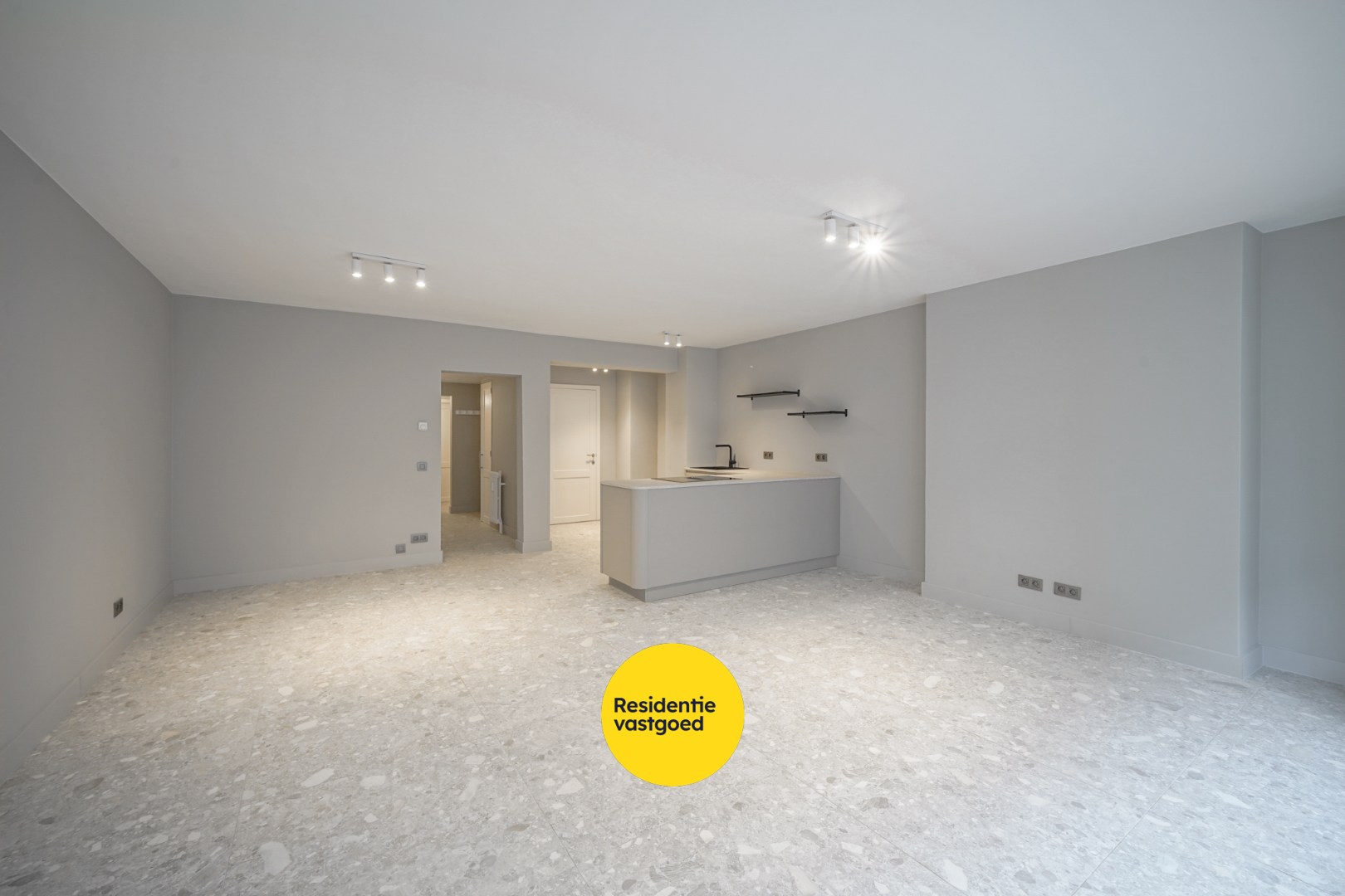 Gerenoveerd 2-slpk appartement met lift in Oostende - foto 3