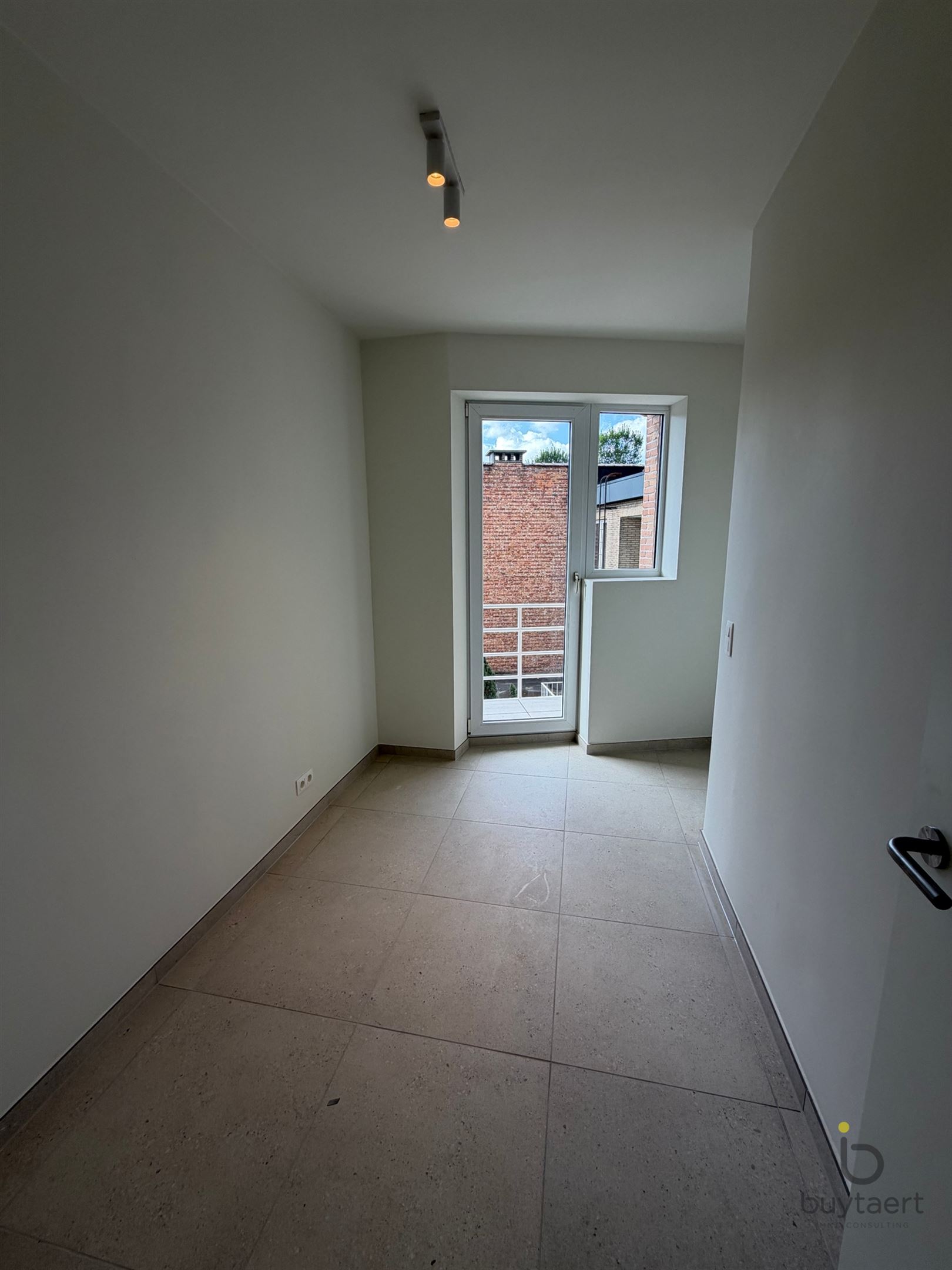 Gerenoveerd 3 slaapkamer appartement op top locatie! - foto 5