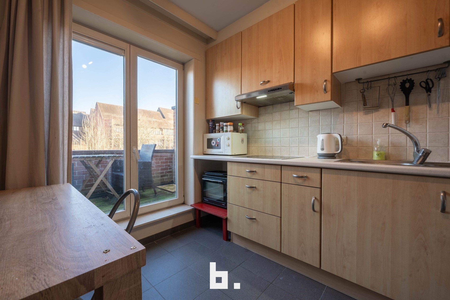 Centraal gelegen appartement met drie slaapkamers - foto 4