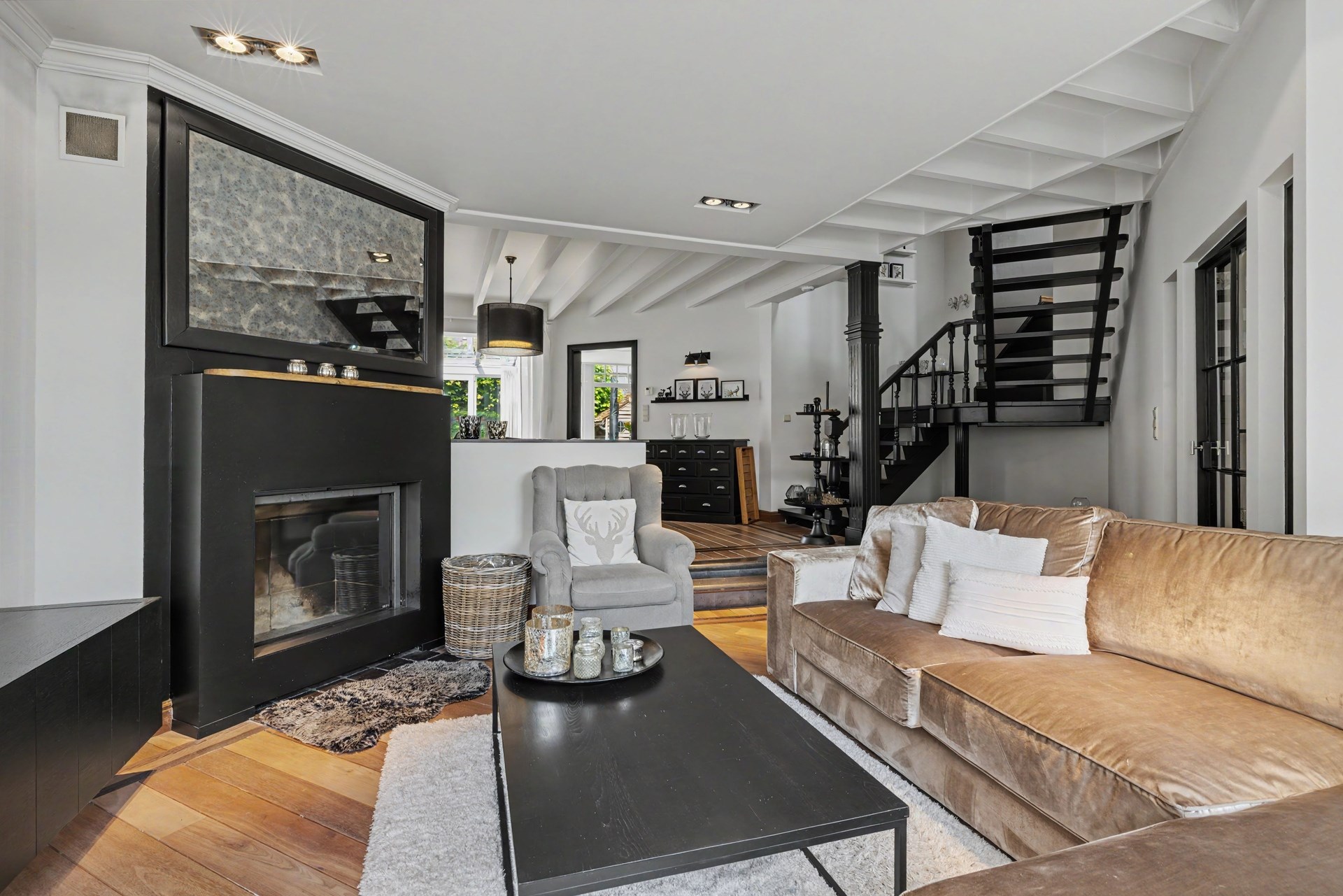 Kwalitatief afgewerkte gezinswoning in authentiek landelijke stijl met o.a. 4 slaapkamers & zwembad (344m²) - foto 5