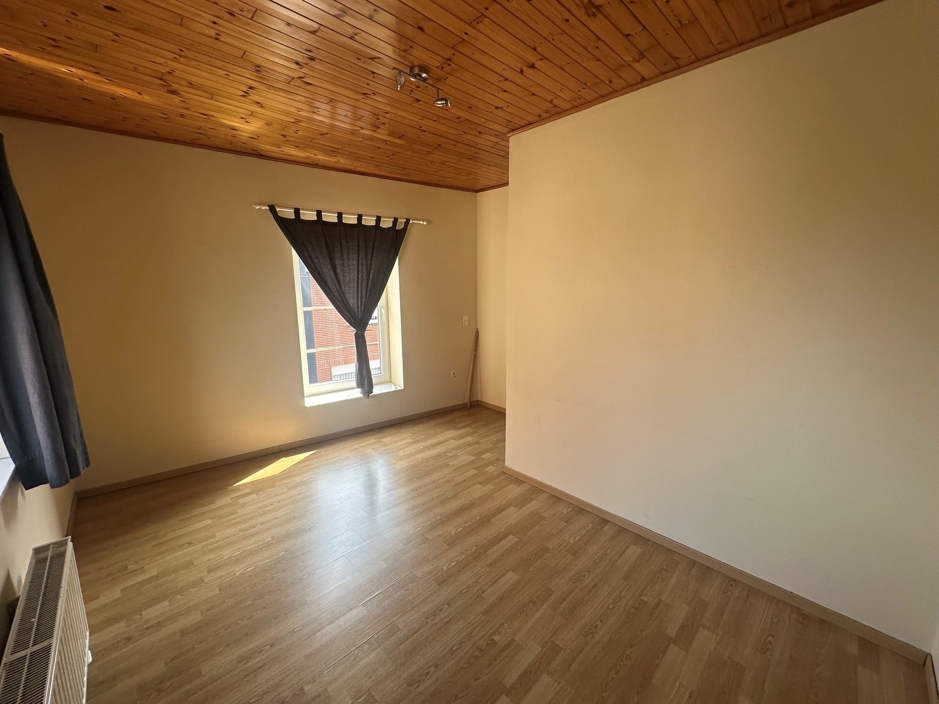 Woning met 2 slaapkamers en garage - foto 4