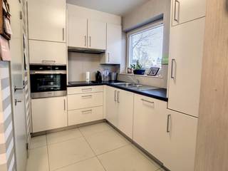 Dit gelijkvloers 2-slaapkamer appartement is gelegen in het centrum van Passendale, in de onmiddellijke nabijheid van winkels, openbaar...