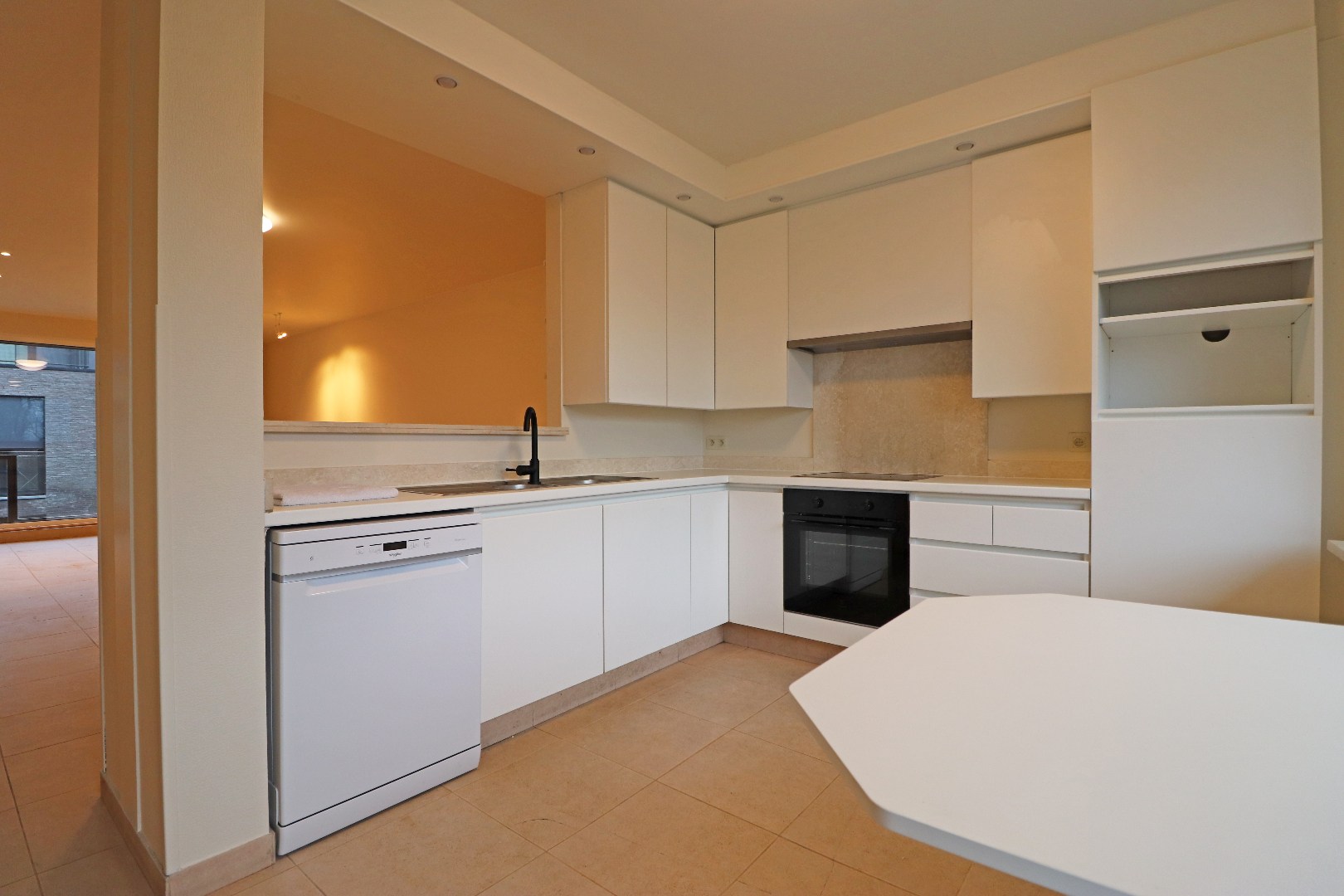 Gerenoveerd appartement met carport - foto 5