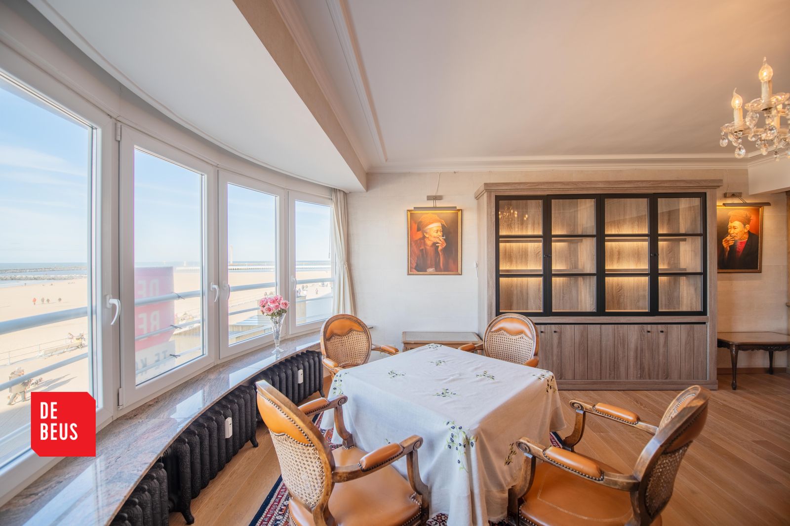 Prachtig ruim appartement met frontaal zeezicht in top-residentie - foto 1