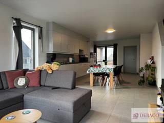 Prachtig duplex appartement met 2 slaapkamers in Oevel!Dit appartement bestaat uit een ruime inkomhal met berging/wasplaats en gastentoilet,...