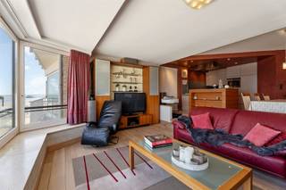 Stijlvol ingericht woonappartement met een fenomenaal frontaal zicht op zee. Bij het binnentreden ervaart u onmiddellijk licht, ruimte en luxe.De...