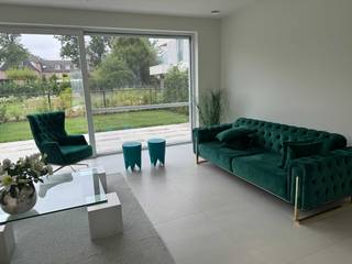 DE LAATSTE half open woning van het woonerf met eigen aangelegde tuin (achteringang) Supergroot terras. Grote living en designkeuken met...
