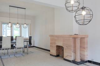 Immo3000 heeft een gerenoveerde 3-gevel woning mét tuin te koop in het centrum van Linden.Uitgerust met een geïnstalleerde open keuken, grote...