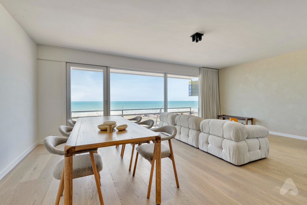 Appartement magnifiquement rénové et fini avec luxe, avec vue imprenable sur la mer. - photo 5
