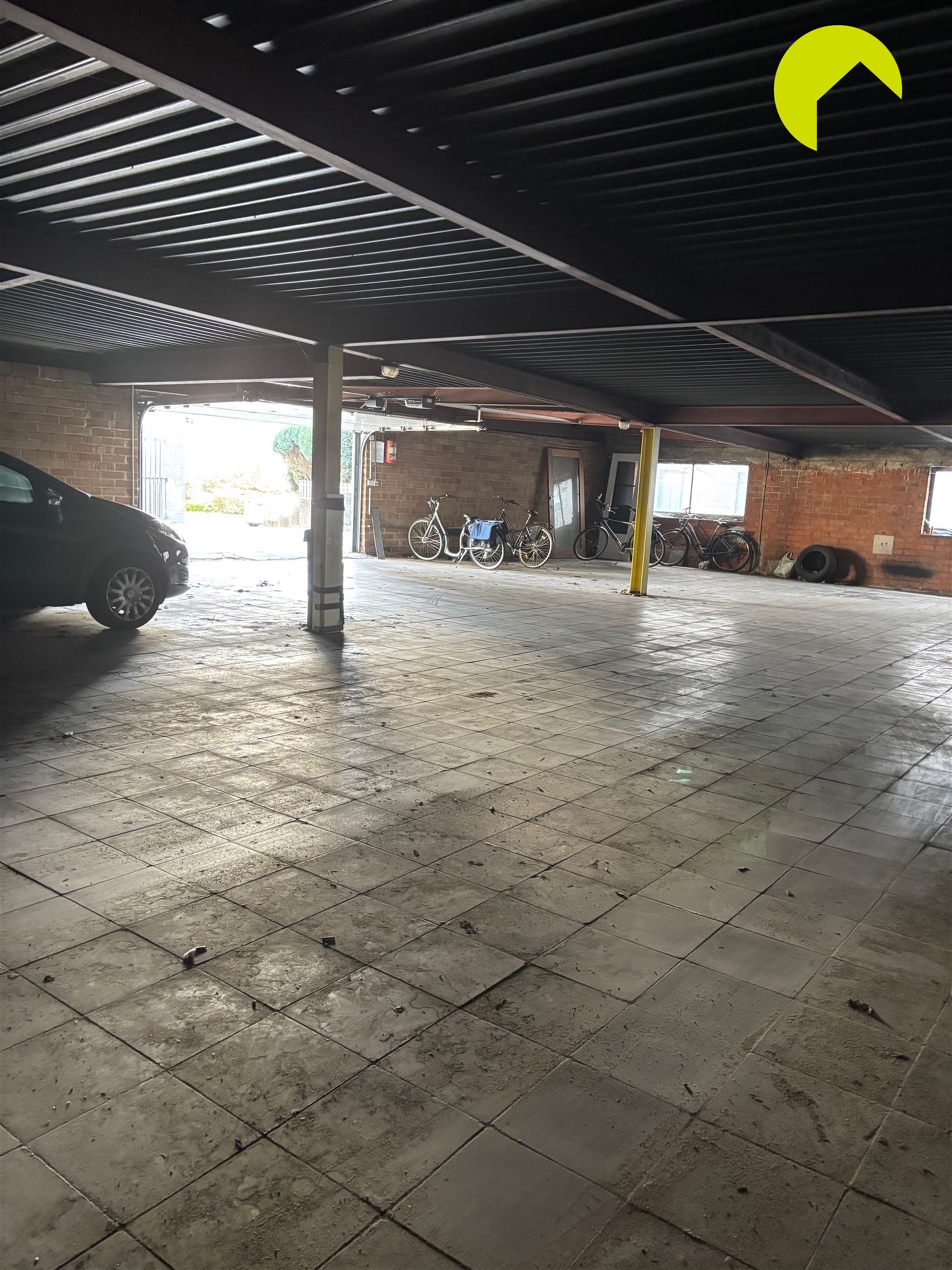8 autostaanplaatsen in bovengronds garagecomplex - foto 2