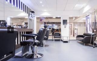 Deze winkel, op de eerste verdieping, is verhuurd aan een kapsalon dat reeds meer dan 9 jaar een gevestigde waarde is in het...