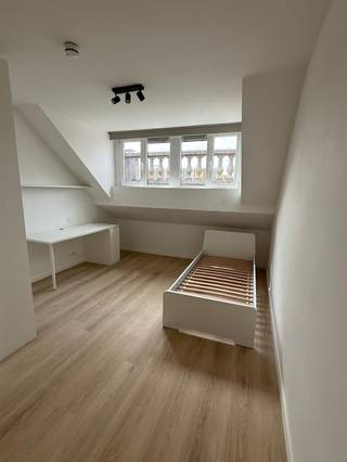 Te huur: Studentenkamer in Kortrijk Doorniksestraat 63Ben je op zoek naar een gezellige en praktische studentenkamer in hartje Kortrijk?Dan is deze...