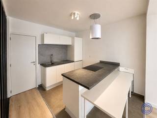 Informatie appartementDit gezellig duplex appartement bevindt zich op het gelijkvloers en de eerste verdieping van een verzorgd gebouw in de...