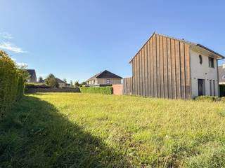 GOEDGELEGEN BOUWGROND (479M²) met uitstekende bouwmogelijkheden voor een HALFOPEN BEBOUWING in het charmante Petegem. Dit perceel biedt een...