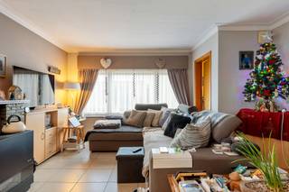 Kleinschalig appartementsgebouw (2 app) te koop nabij het centrum van Lier.Algemeen:- Kleinschalig appartementsgebouw- 2 op te frissen appartementen...