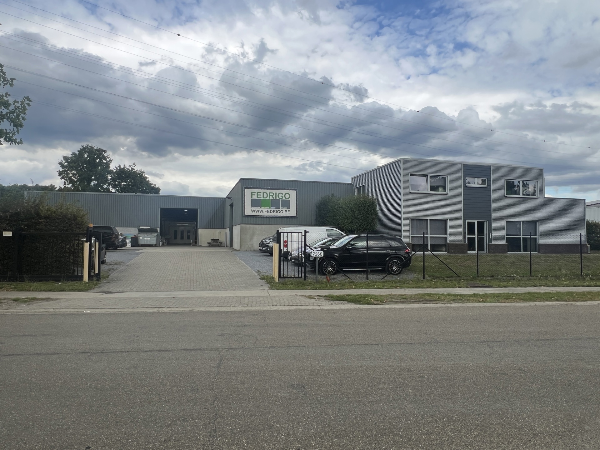 SEMI-INDUSTRIEEL GEBOUW MET APPARTEMENT - foto 2