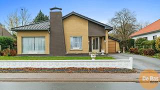 SINT-TRUIDEN - Woning op 14a50Deze open bebouwing in Sint-Truiden biedt alle wooncomfort op één niveau en is ideaal voor wie graag gelijkvloers...