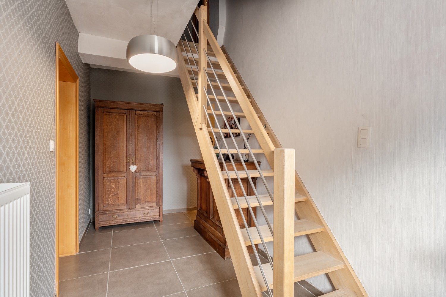 Ruime gezinswoning met 4 slaapkamers, 2 badkamers en zonnige tuin op rustige locatie - foto 4