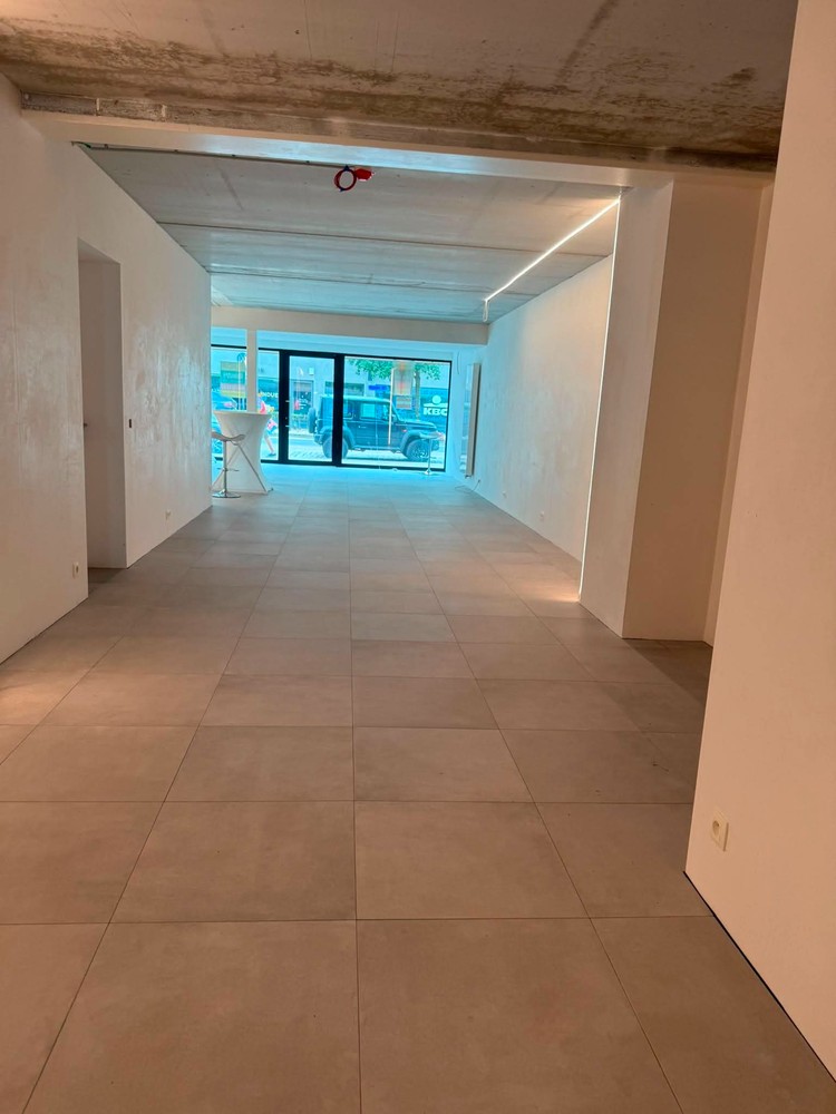 Instapklare nieuwbouw handelsruimte op A-locatie in Oostduinkerke - foto 5
