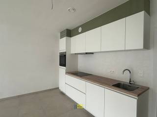 <p><span>Aankoop mogelijk aan 6% btw. Nieuwbouwappartementen in het hart van Halle-Zoersel</span></p><p><span>Ontdek deze stijlvolle nieuwbouwappartementen op een centrale ligging in Halle-Zoersel. Dankzij de nabijheid van winkels, scholen, openbaar vervoer en belangrijke invalswegen geniet u hier van een uitstekende bereikbaarheid en alle voorzieningen binnen handbereik.</span></p><p><span>De appartementen worden ontworpen met oog voor comfort, duurzaamheid en energiezuinig wonen. </span></p><p><span>* Aankoop aan 6% btw mogelijk volgens de geldende wettelijke voorwaarden.</span></p><p><span>* Ondergrondse staanplaatsen </span></p><p><span> </span></p>