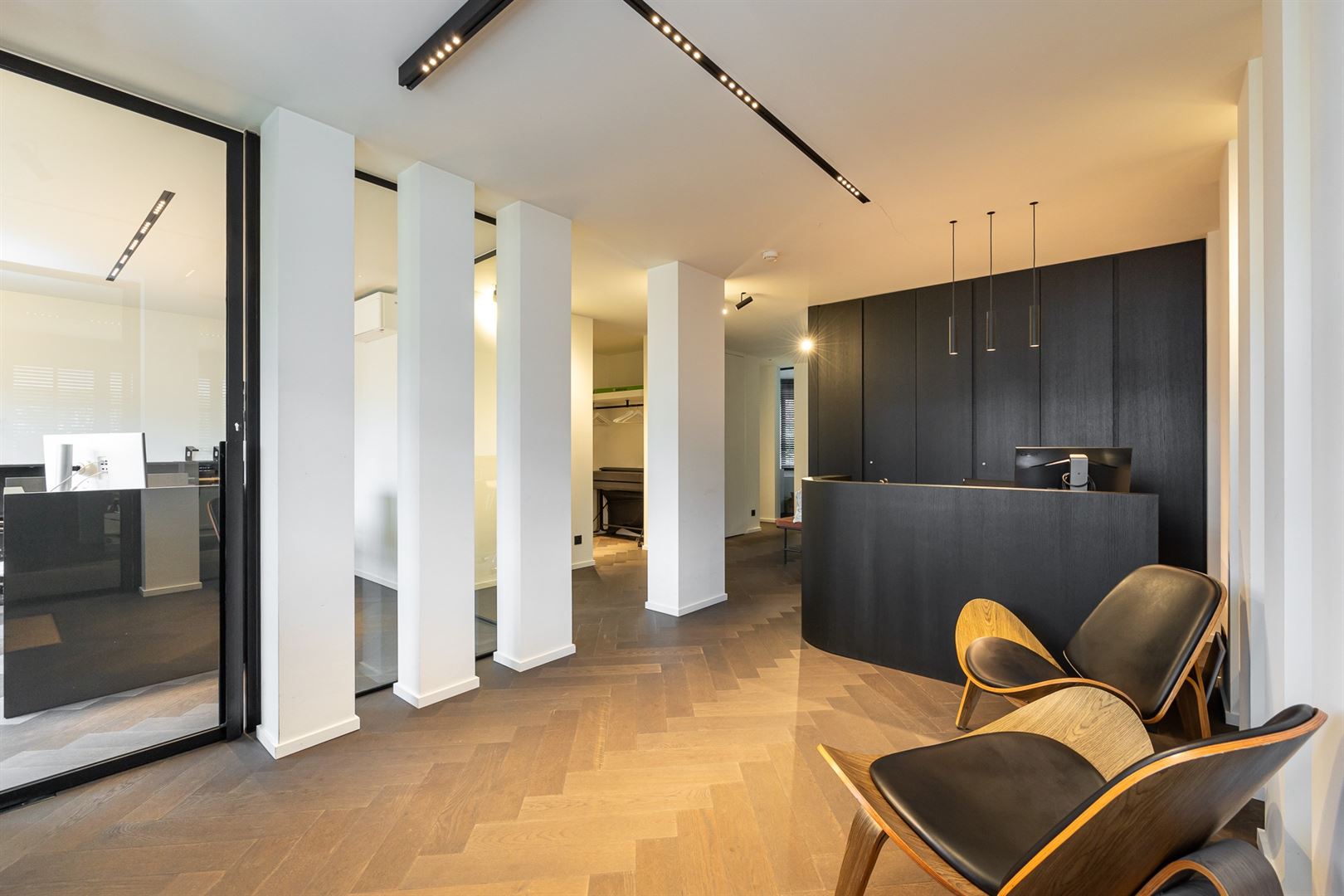 Office in stylish setting - photo 4