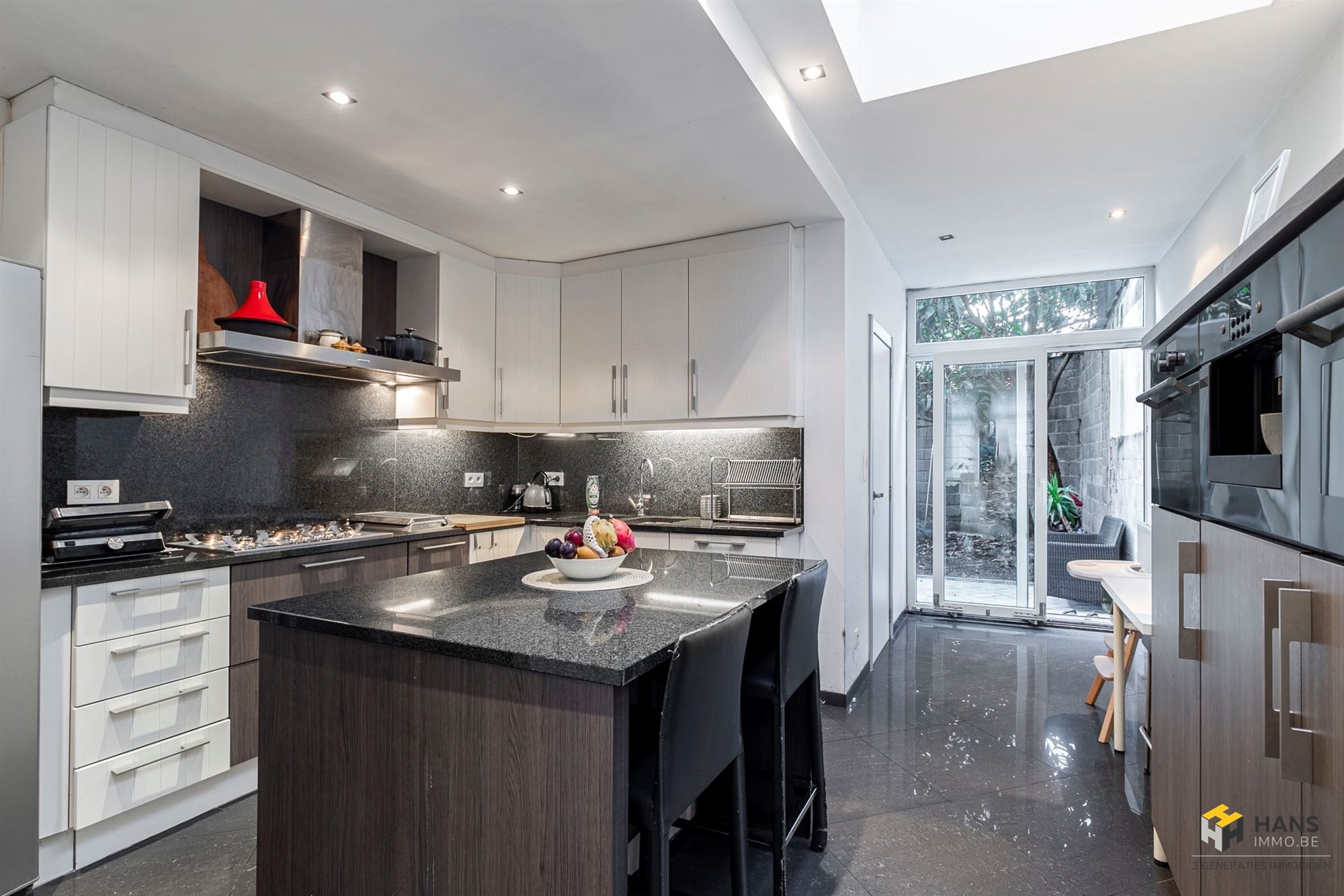 Ruime woning (188 m²) met 5 slaapkamers, 2 badkamers en buitenruimte (30 m²) in Borgerhout. - foto 4