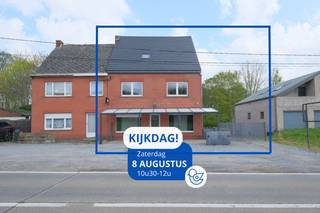 <p><span>Wil je </span><strong>graag aanwezig zijn op de kijkdag van zaterdag 8 augustus (10u30-12u)?</strong><span> Bevestig dan jouw aanwezigheid </span><strong>via mail naar kijkdag@immohuismus.be </strong>of telefonisch via 0476 49 06 72.<br /><br />Op zoek naar een<span> </span><strong>ruime gezinswoning met tal van mogelijkheden en een uitstekende bereikbaarheid</strong>? Dan is deze<span> </span><strong>instapklare woning op een perceel van 1.438 m²</strong><span> </span>zeker een bezoek waard.</p>
<p>Gelegen tussen Diest, Tessenderlo en Engsbergen geniet deze eigendom van een vlotte verbinding naar scholen, winkels, openbaar vervoer en belangrijke invalswegen.</p>
<p>Met een bewoonbare oppervlakte van maar liefst 227 m² biedt deze woning veel leefruimte, vier volwaardige slaapkamers (18, 21, 22 en 23m²) en een polyvalente ruimte van circa 74 m² die naar wens kan worden ingericht als extra leefruimte, praktijkruimte, kantoor aan huis, hobbyruimte of ruimte voor een zelfstandige activiteit.</p>
<p><strong>Belangrijke renovaties reeds uitgevoerd</strong></p>
<p>De woning werd de voorbije jaren grondig aangepakt:</p>
<ul>
<li>Elektrische installatie conform AREI</li>
<li>Vernieuwd dak</li>
<li>Nieuwe condensatieketel</li>
<li>Airconditioning aanwezig</li>
<li>EPC-label D (geen renovatieverplichting)</li>
<li>Asbestveilig (uitzondering: asbestplaten op dak tuinberging)</li>
</ul>
<p>Hierdoor kan de woning zonder grote onmiddellijke investeringen betrokken worden.</p>
<p><strong>Indeling gelijkvloers</strong></p>
<p>Via de ruime polyvalente leefruimte komt u in de woning. Deze ruimte biedt bijzonder veel mogelijkheden voor gezinnen, thuiswerkers of zelfstandigen.<br />Verder beschikt het gelijkvloers over:</p>
<ul>
<li>Functionele keuken</li>
<li>Badkamer met bad en toilet</li>
<li>Afzonderlijke sanitaire voorzieningen</li>
<li>Veranda met zicht op de tuin</li>
</ul>
<p><strong>Verdieping</strong></p>
<p>Op de eerste verdieping bevinden zich drie ruime slaapkamers.<br />Via een vaste trap bereikt u de tweede verdieping waar zich een vierde slaapkamer bevindt en twee bijkomende ruimtes die perfect kunnen dienen als extra slaapkamer, bureau, dressing, speelkamer of hobbyruimte.</p>
<p><strong>Buitenruimte</strong></p>
<p>De ruime tuin biedt volop mogelijkheden voor ontspanning, tuinliefhebbers en gezinnen met kinderen.<br />Daarnaast beschikt het perceel over ruime parkeermogelijkheden voor meerdere voertuigen, zowel vooraan als achteraan de woning.</p>
<p><strong>Troeven<br /></strong></p>
<ul>
<li><span>Perceel van 1.438 m²</span></li>
<li><span>Bewoonbare oppervlakte van 227 m²</span></li>
<li><span>4 slaapkamers met uitbreidingsmogelijkheden</span></li>
<li><span>Vernieuwd dak</span></li>
<li><span>Elektriciteit conform AREI</span></li>
<li><span>Nieuwe condensatieketel</span></li>
<li><span>Airconditioning aanwezig</span></li>
<li><span>EPC-label D – geen renovatieverplichting</span></li>
<li><span>Polyvalente ruimte van ca. 74 m²</span></li>
<li><span>Veel parkeergelegenheid</span></li>
<li><span>Uitstekende bereikbaarheid</span></li>
</ul>
<p>Ben je op zoek naar een ruime woning met tal van mogelijkheden op een vlot bereikbare locatie? Neem vandaag nog contact met ons op voor meer informatie of om een bezoek in te plannen via info@immohuismus.be of telefonisch via Yannick op 0476 49 06 72.</p>
