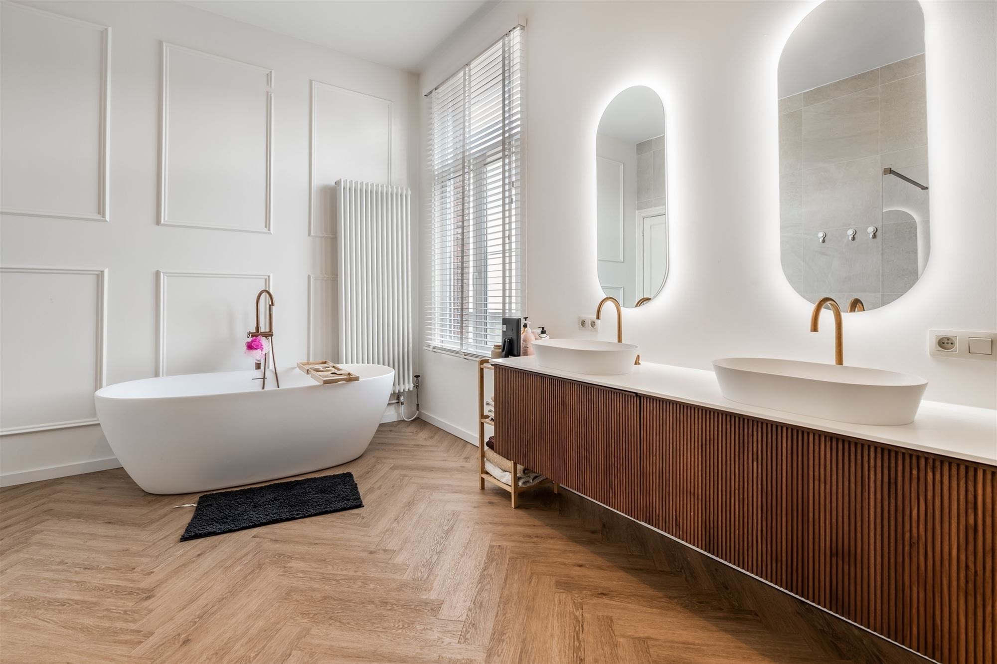 PRACHTIG INSTAPKLAAR HERENHUIS IN GEEL CENTRUM  - foto 2