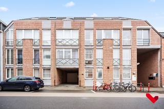 Ontdek dit aantrekkelijke duplex appartement in het groene Kessel-Lo, waar comfort, rust en bereikbaarheid perfect samenkomen. Vanop het...