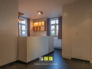 <strong>HALFVRIJSTAANDE WONING MET ZWEMVIJVER EN POOLHOUSE OP EEN PERCEEL VAN 12A49CA TE STOKKEM.<br /></strong><br /><strong>TROEVEN</strong><br />- Rustig gelegen halfvrijstaande woning op een ruim perceel van 12a49ca.<br />- Ruime woning, volledig onderkelderd en 4 slaapkamers.<br />- Aangelegde, volledig omheinde tuin met zwemvijver en poolhouse.<br />- Energielabel B. <br />- Zonnepanelen.<br /><br /><strong>KELDERVERDIEPING </strong>(10,00m x 4,55m + 11,25m x 3,20m)<br />- Volledig onderkelderd met inpandige garage met sectionale poort.<br /><br /><strong>GELIJKVLOERS</strong><br />- Inkomhal (1,40m x 1,82m = 2,55m²): tegelvloer.<br />- Woonkamer (4,55m x 5,70m + 3,35m x 2,40m = 34,34m²): gezellige zitruimte, houtkachel, doorgang naar veranda, parketvloer.<br />- Keuken (3,20m x 5,25m = 16,80m²): ingericht met onder en bovenkasten, lades, 5-pits gasvuur, mircogolf oven, combi-oven, vaatwasser, koelkast, dampkap, tegelvloer.<br />- Toilet (1,82m x 0,90m = 1,64m²): hangtoilet en lavabo, tegelvloer.<br />- Bureau (1,50m x 2,05m + 3,20m x 3,80m= 15,23m²): maatwerk ingericht met bureau en vaste onder- en bovenkasten, tegelvloer.<br />- Berging (2,00m x 1,82m + 2,20m x 1,00m = 5,84m²): lavabo, doorgang naar kelder, tegelvloer.<br />- Veranda (4,40m x 4,40m = 19,36m²): mooi zicht naar tuin, tegelvloer.<br />- Sas (1,55m x 2,05m = 3,18m²): inkom, tegelvloer.<br /><br /><strong>VERDIEPING +01</strong><br />- Overloop (4,15m x 2,00m = 8,30m²): laminaatvloer.<br />- Badkamer (3,05m x 3,05m = 9,30m²): ingericht met dubbele lavabo, onderkast met lades, inloopdouche, ligbad, toilet, tegelvloer.<br />- Slaapkamer 1 (3,60m x 4,15m + 3,20m x 1,78m = 20,63m²): slaapkamer met inloopdressing, maatkasten, laminaatvloer.<br />- Slaapkamer 2 (3,85m x 3,60m = 13,86m²): laminaatvloer.<br />- Slaapkamer 3 (3,85m x 4,15m = 15,98m²): laminaatvloer.<br /><br /><strong>VERDIEPING +02</strong><br />- Slaapkamer 4 (7,90m x 6,00m = 47,40m²): ingericht met gezellige zithoek, slaapkamer en bureau, maatwerk, lavabo, laminaatvloer.<br /><br /><strong>EXTERIEUR</strong><br />- Beklinkerde oprit met automatische toegangspoort.<br />- Carport.<br />- Inrit inpandige garage via achterzijde van de woning. <br />- Aangelegde en volledig omheinde tuin met zwemvijver.<br />- Poolhouse (7,00m x 4,00m = 28,00m²) ingericht met keuken, houtkachel, douche én toilet.<br /><br />Bekijkt u deze advertentie via een aanverwante vastgoedsite, surf dan zeker naar onze website www.N78vastgoed.be voor een uitgebreide beschrijving en foto's. Meer info: +32 (0)89 86 18 88 of info@N78vastgoed.be.