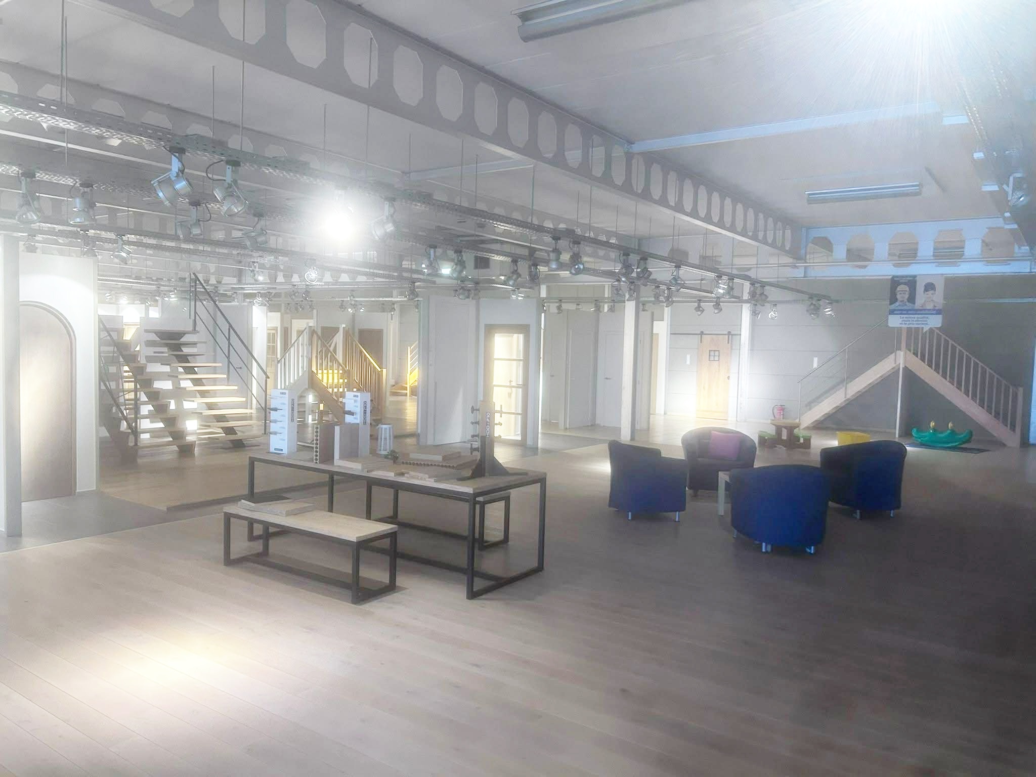 UNIEKE COMMERCIËLE LOCATIE 1.100 M2 MET PARKING - foto 4