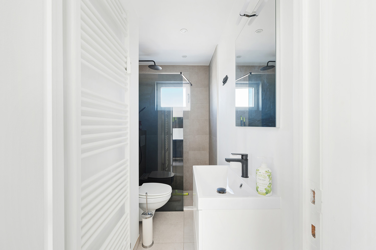 Stijlvol gerenoveerde studio met groot terras en panoramisch uitzicht - foto 5