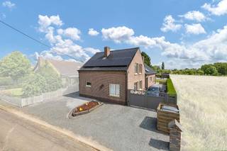 Voor meer info of een bezoek, bel 054 69 39 31 - Op een prachtige rustige locatie bevindt zich deze ruime woning op een perceel van 7 are 60 ca...