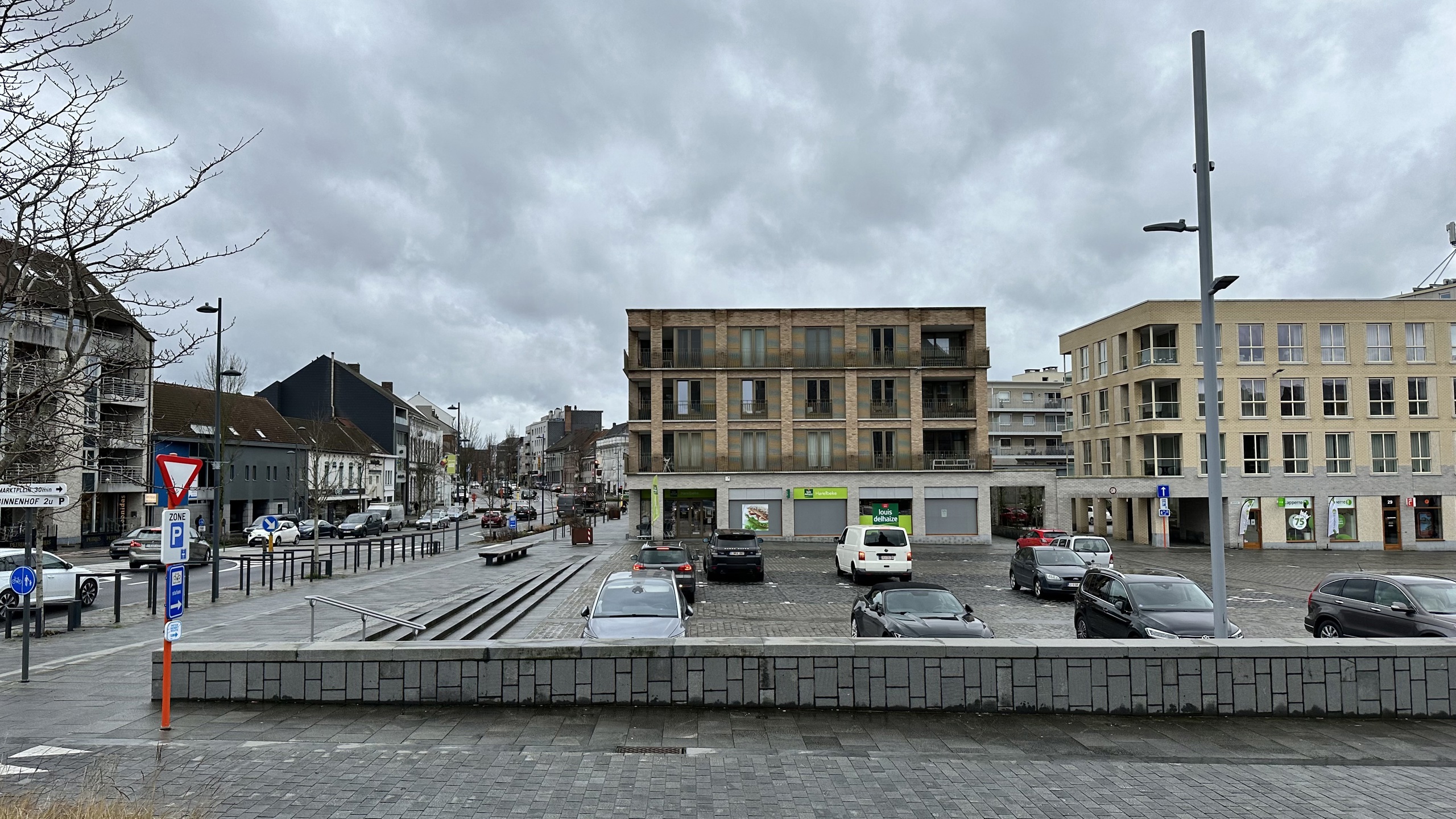 Centraal gelegen handelsgelijkvloers langs drukke weg (N43) - foto 3