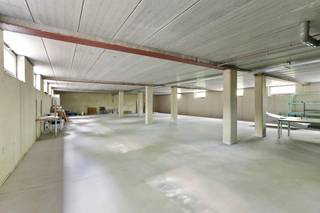 Deels ondergrondse archiefruimte met mogelijkheid tot vestigen van burelen.<br />Natuurlijke lichtinval door ramen.<br />Voor verdere inlichtingen kan u contact opnemen met Stef Proost Immobiliën te Geel op 014/59.10.20 of via info@stefproost.be.