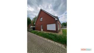 <p></p><p>Een in het centrum gelegen woning (HOB) bestaande uit een woonkamer, keuken, 2 slaapkamers, badkamer, tuin, (auto)bergplaats.  Deze op te frissen woning is gelegen op wandelafstand van het park " De Renesse" en van de busstatie.  De woning is op dit moment nog verhuurd.  Er is een nieuwe CV ketel op gas geplaatst in 2025.</p><p>De woning is gelegen in woongebied, er is geen voorkooprecht, geen dagvaarding, gelegen in  een verkaveling.</p><p></p>