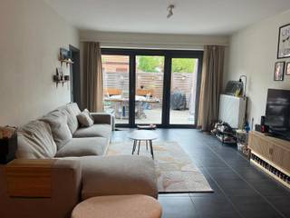 Dit gezellige appartement (BJ 2018) is gelegen nabij het centrum van Stabroek, en heeft volgende indeling: inkomhal met gastentoilet, vervolgens...