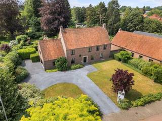 This stylish villa, located in Kermt, Hasselt, offers exceptional space and comfort. With a living area of 529 m², spread over 6 bedrooms and 2 bathrooms, this is an ideal family home with plenty of possibilities. The house was built in 1976 and sits on a generous plot of 2,014 m². The south-facing garden with a cozy, partially covered terrace creates a lovely outdoor space with the necessary privacy.<br /><br />Source of living area: EPC.<br /><br />Extraordinary features:<br />- 6 bedrooms<br />- 2 bathrooms<br />- Living area of 529 m²<br />- Plot of 2,014 m²<br />- South-facing garden<br />- Garage for 2 cars<br />- Additional parking spaces<br />- Excellent for a combination of living/working or professional activity.