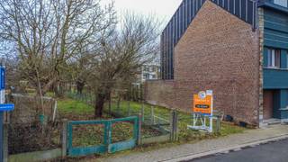 Een zeer gunstig en ideaal georiënteerde bouwgrond met een oppervlakte van 5a77ca en een perceelbreedte van ca. 7.00m.Bebouwbare oppervlakte:...