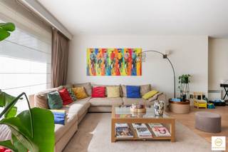 Instapklaar glvapp. met drie slaapkamers  op uitstekende locatie te Hindenstraat aan de Rucaplein te Wilrijk. Gelegen nabij belangrijke...