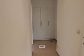 Gerenoveerd 2-slaapkamer appartement gelegen vlakbij het centrum van Mariaburg. Het appartement is ingericht als volgt: inkomhal met vestiairekast,...