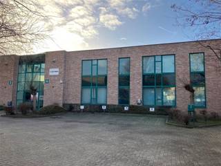 De opslagruimtes met kantoren zijn gelegen op de KMO site Langeveld Park, bereikbaar via de Petrus Basteulsstraat aan de...