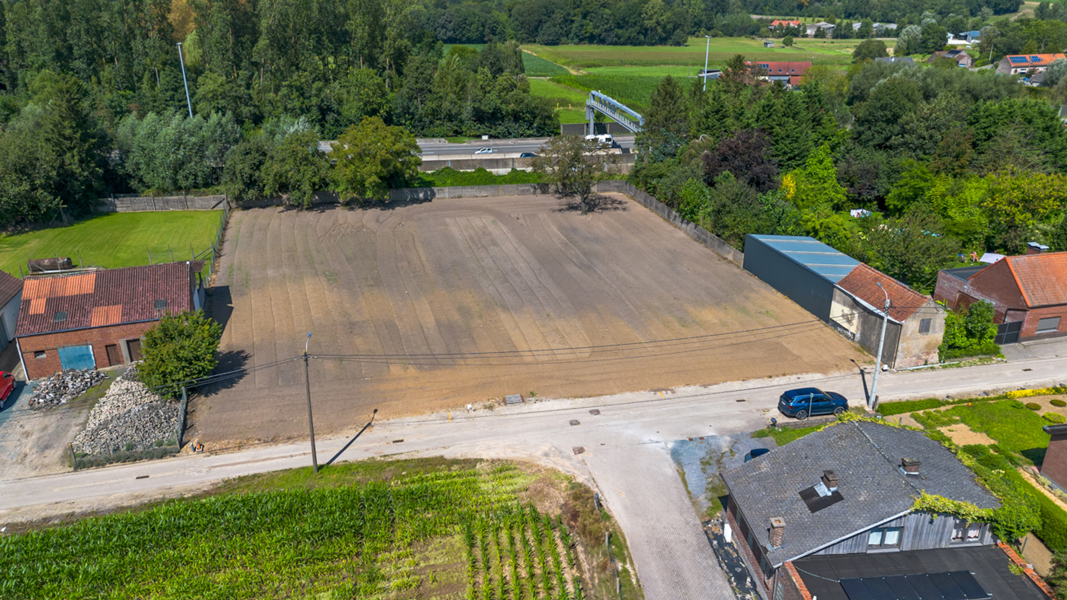 Bouwgrond voor het oprichten van een villa op 12a 98ca - foto 2