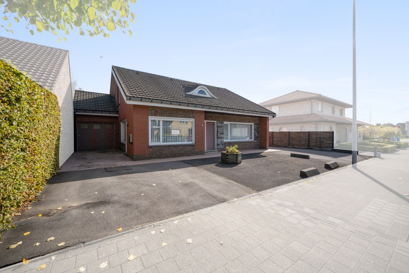Te renoveren villa, ideaal geschikt voor bijberoep met veel ruimte en grote tuin in centrum Beveren opp 837 m² - foto 2
