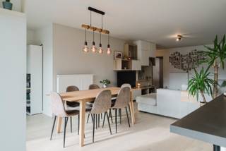 Instapklaar en stijlvol appartement op topligging in het centrum van Kuurne (Kerkstraat), gelegen op de eerste verdieping van een...