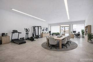 Op zoek naar een woning met karakter én mogelijkheden? Ontdek deze charmante eigendom in de Statiestraat 6 in Zulte. Deze plek ademt nostalgie...